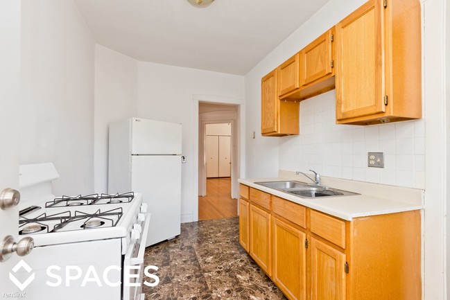 Building Photo - 5051 N Damen Ave