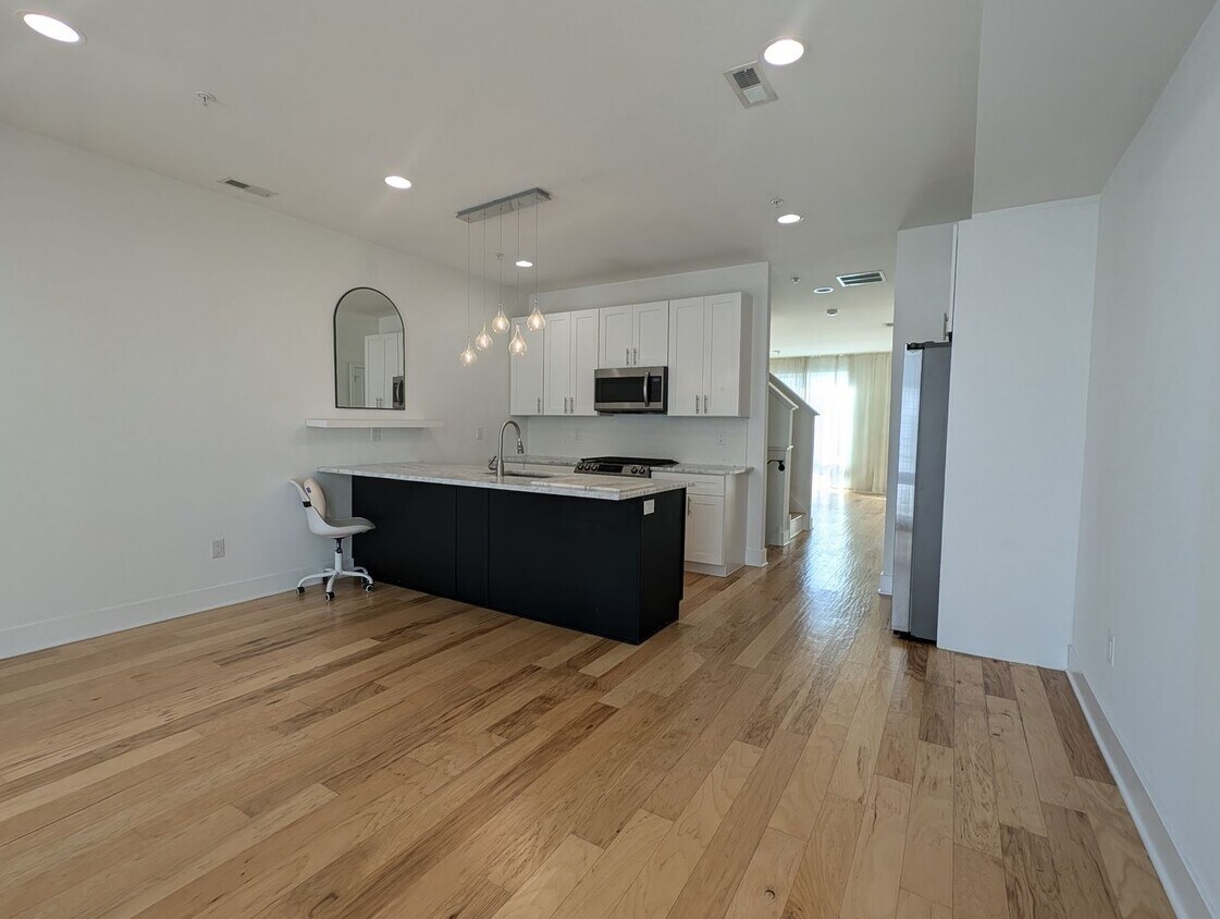 Primary Photo - Port Richmond 4 Bedroom