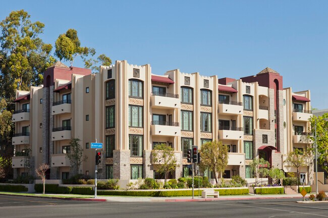 Building Photo - 10355 Riverside Dr