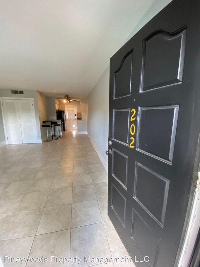 Building Photo - 2 br, 2 bath House - 208 Danube Avenue #202