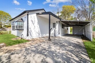 Building Photo - 218 E Fayle Ave
