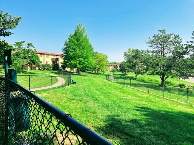 Foto del edificio - Crown Point Apartments