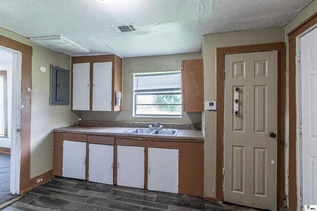 Building Photo - 4305 Petain St