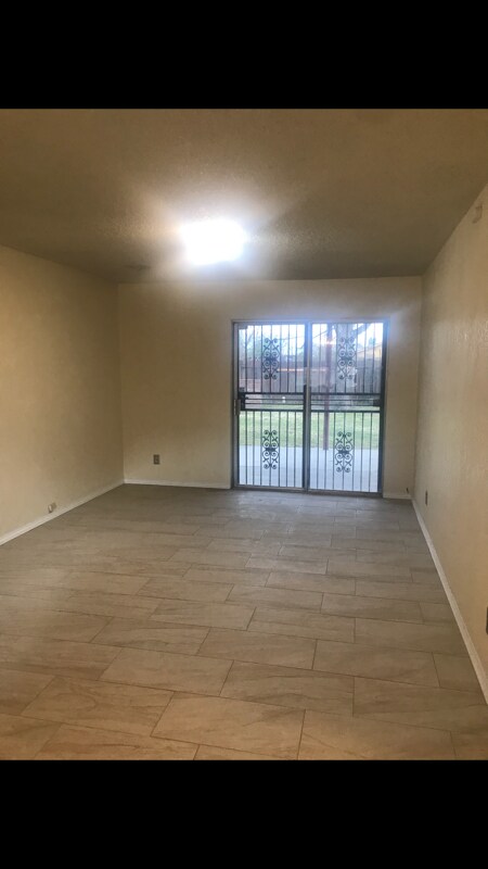 Foto del edificio - 2569 S Walnut Ave