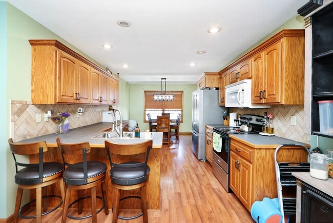 Building Photo - Italian Estates Property Management