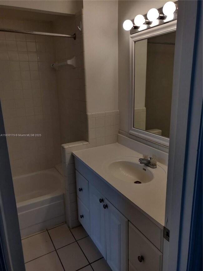 Foto del edificio - 2424 SE 17th St