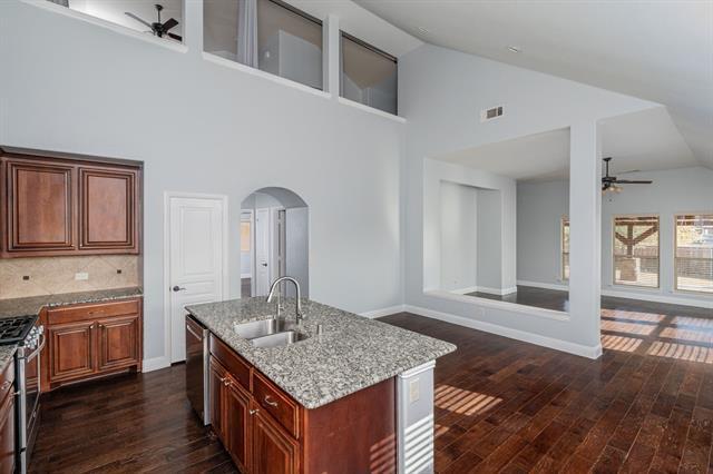 Foto del edificio - 1721 Sandalwood Ln