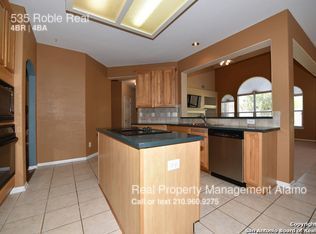 Foto del edificio - 535 Roble Real