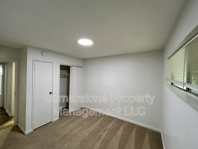 Building Photo - 2506 Redbud Ln