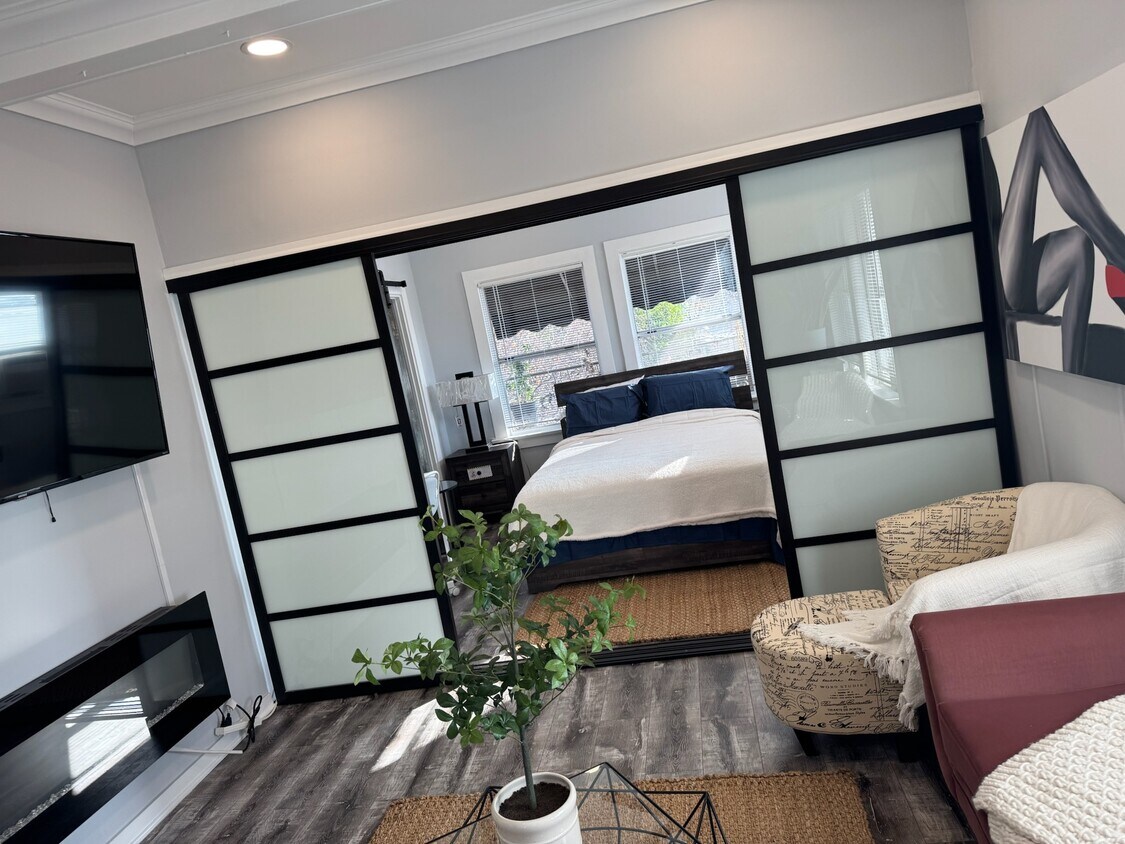 Foto principal - 5919 Lexington Ave