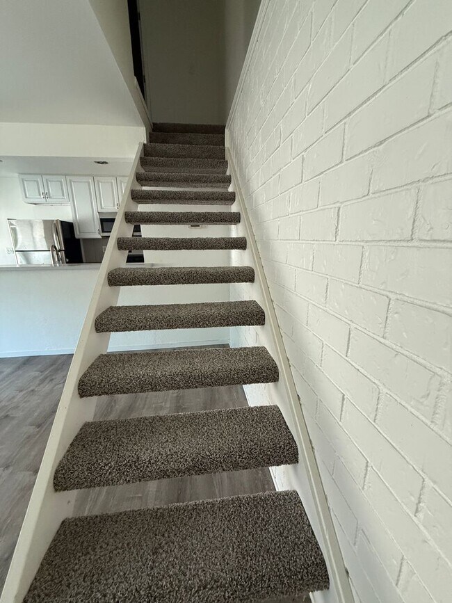 Foto del edificio - 2 Bed / 1 Bath Townhouse-Style Unit — Auburn Greens