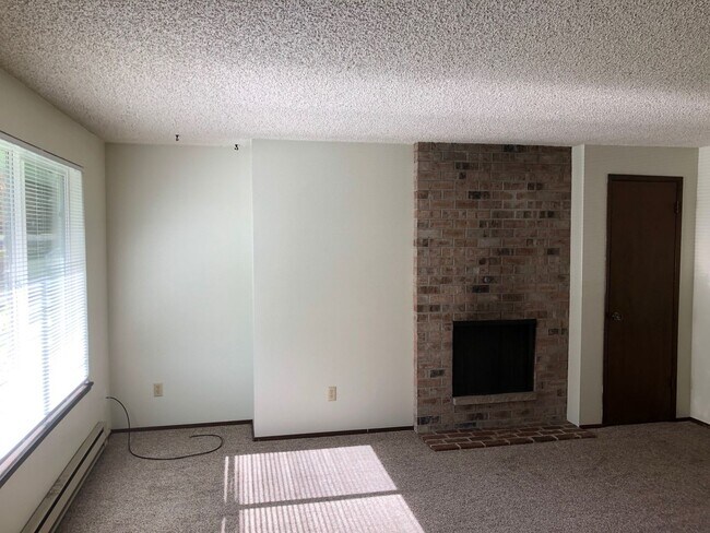 Building Photo - R115
