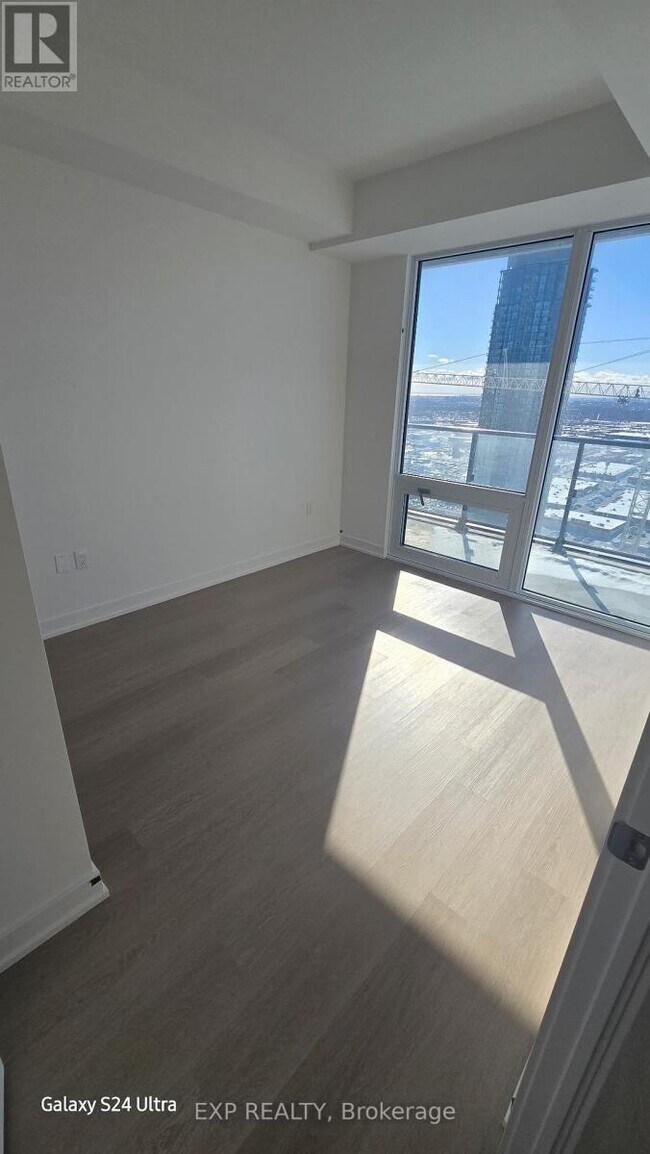 Photo du bâtiment - 448 Burnhamthorpe Rd W