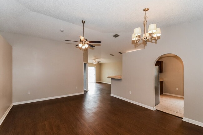 Foto del edificio - 11128 Lord Taylor Dr