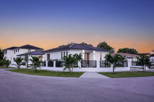 Building Photo - 917 SW 78th Pl