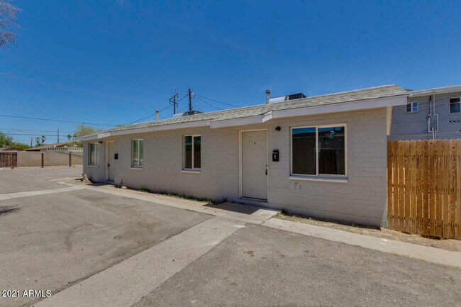 Building Photo - 2142 E Taylor St