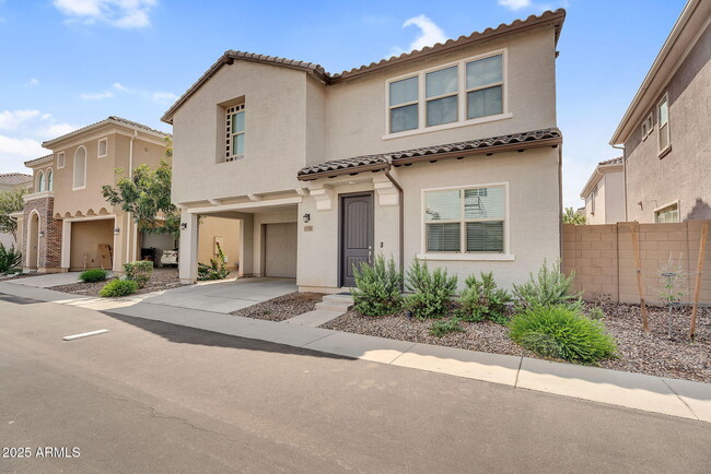 Building Photo - 1159 E Sabino Dr