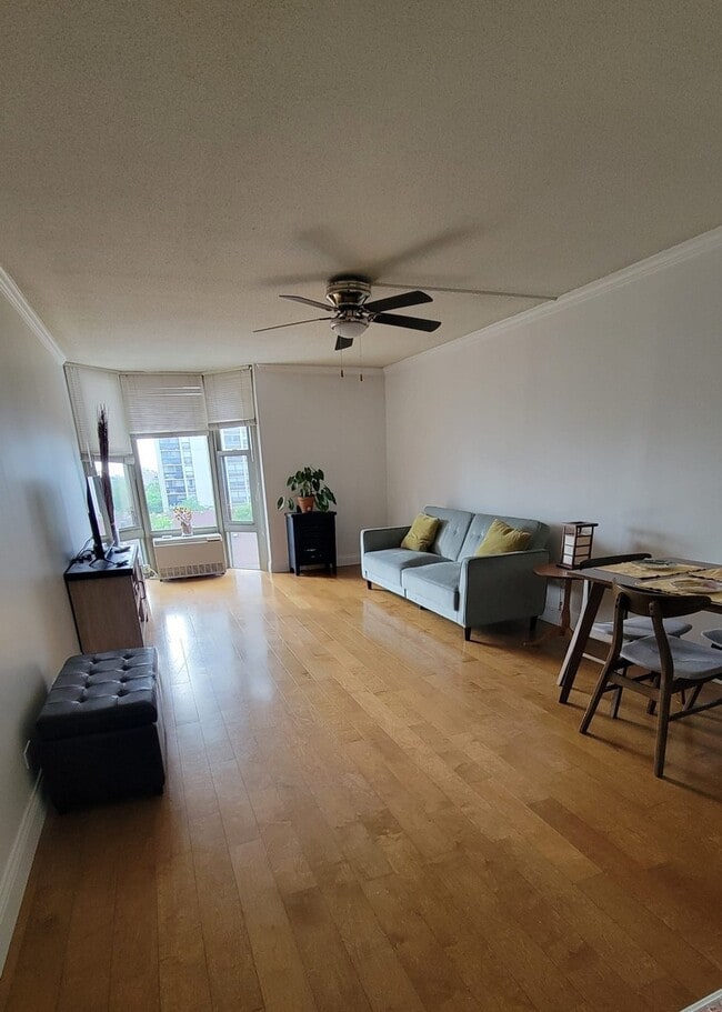 Building Photo - 1340 N Dearborn St