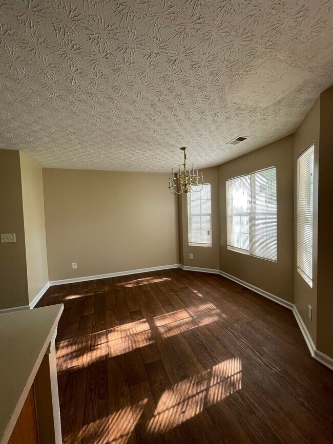 Foto del edificio - 5869 Strathmoor Manor Cir