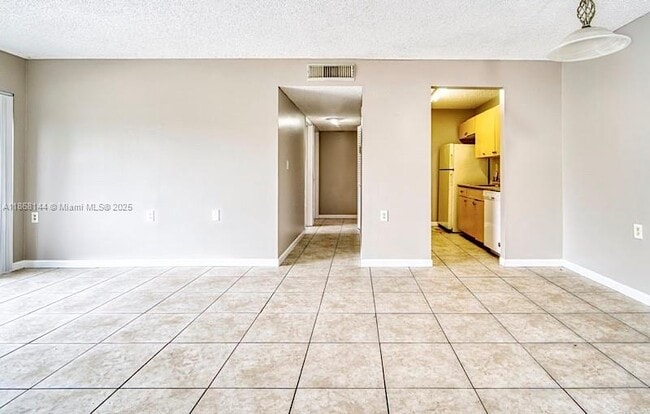 Foto del edificio - 1139 Lake Terry Dr