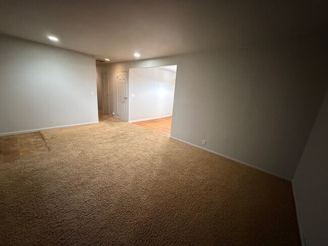 Foto del edificio - 513 Dawn Ave