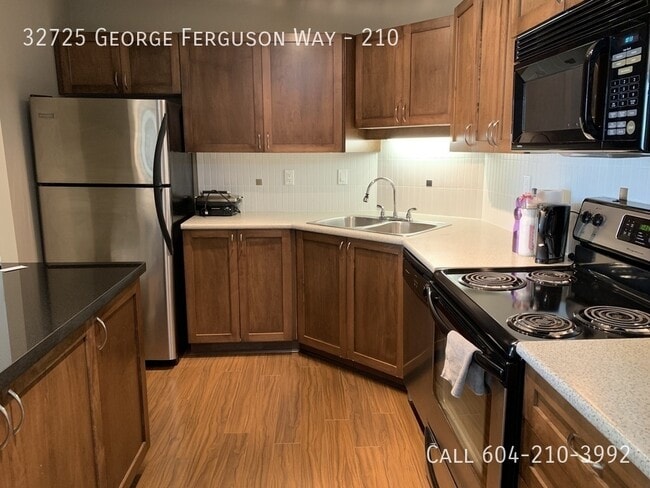 Building Photo - Central Uptown 2 Bed Condo