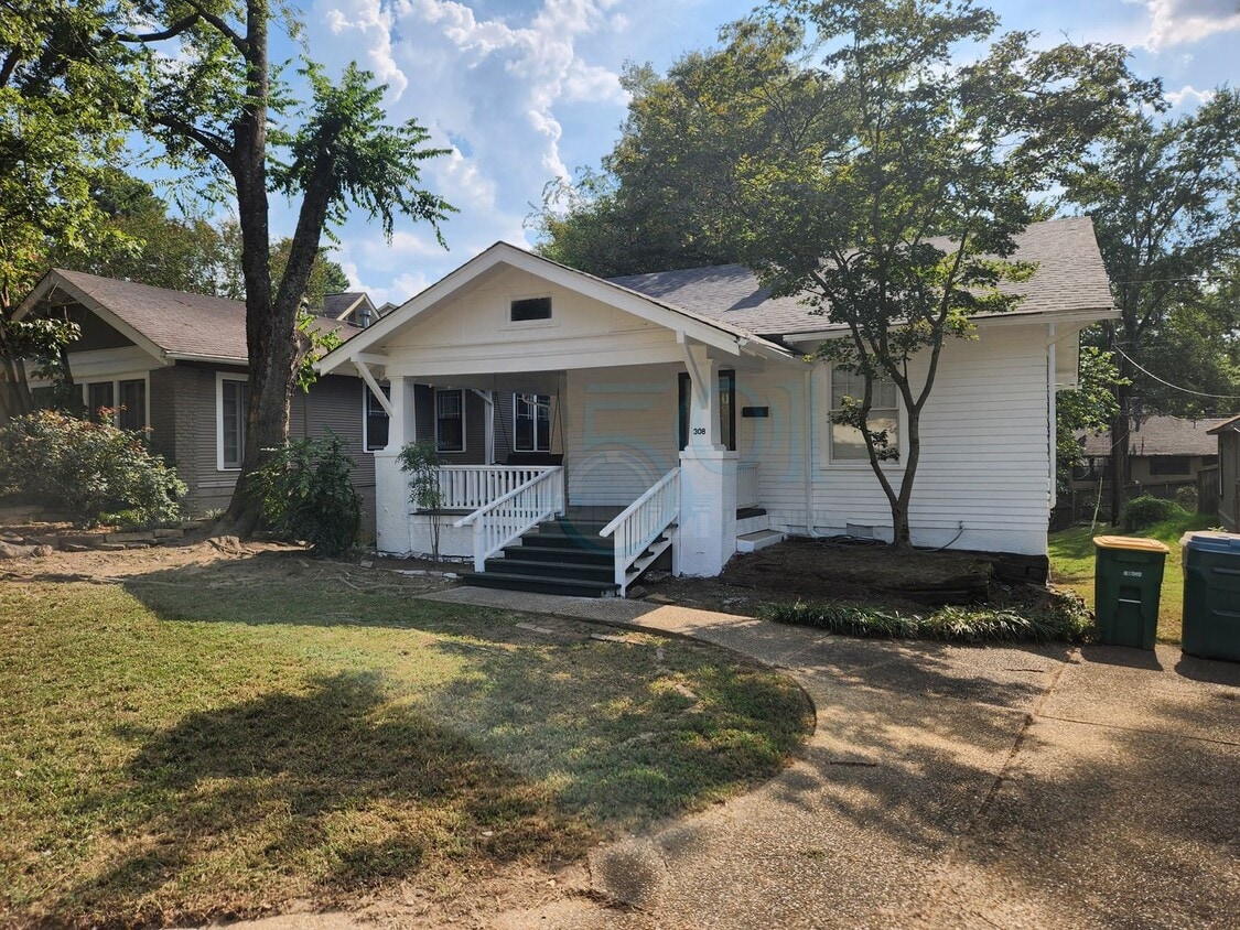 Primary Photo - This Hillcrest Bungalow is just what you w...