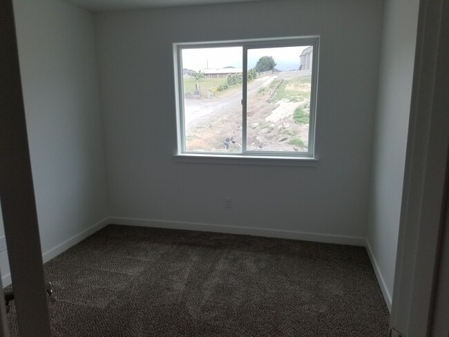 Building Photo - 6905 Sully Ln