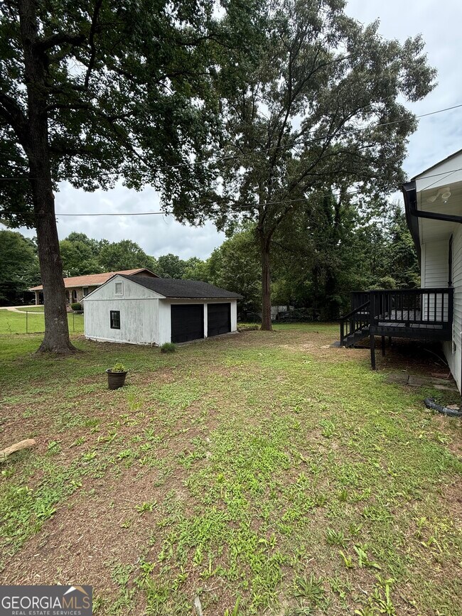 Building Photo - 6379 Skyline Dr