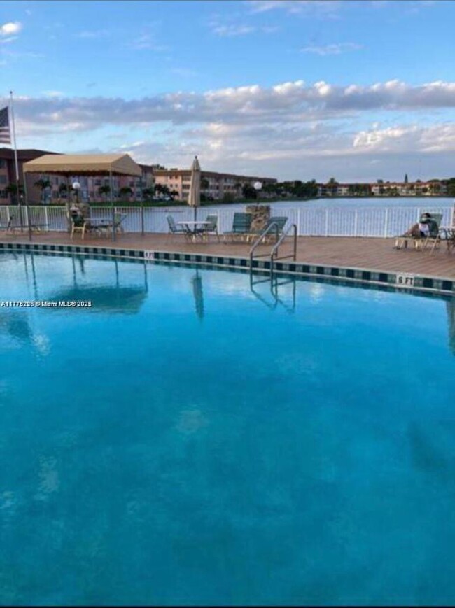 Foto del edificio - 1481 NE Miami Gardens Dr