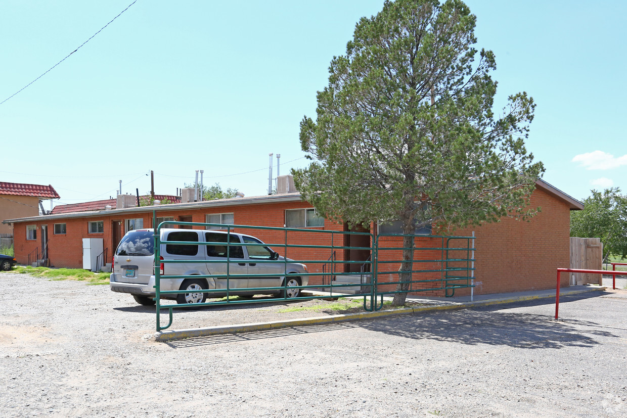 Primary Photo - Eastern View Apartments