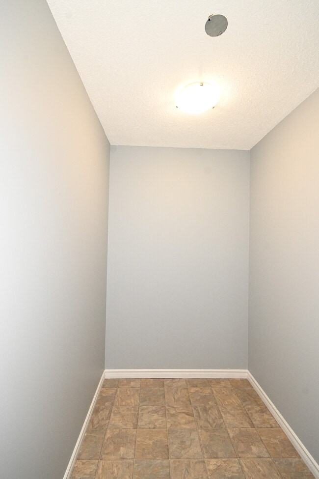 Building Photo - 4280 Quentin Ave