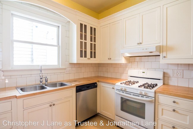 Building Photo - 1 br, 1 bath Apartment - 25 SW Hooker Street