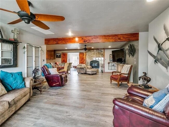 Building Photo - Remodeled home with country views!!