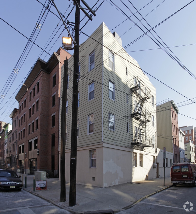 Building Photo - 301 Grand St