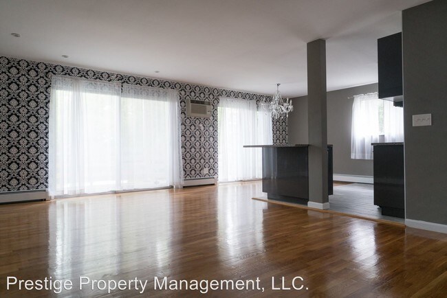 Foto del edificio - 2821 Griffiths Ave