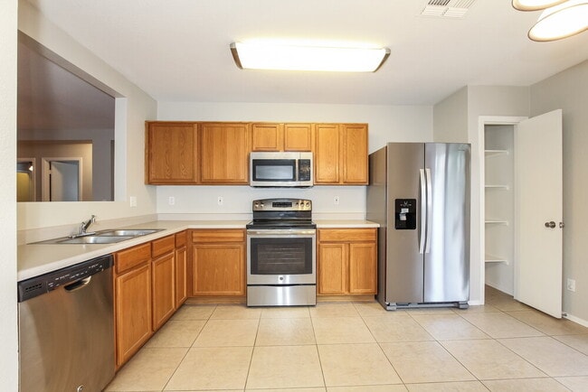 Building Photo - 3008 W White Feather Ln