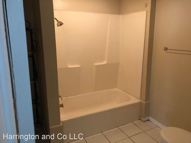 Building Photo - 2 br, 1 bath House - 401 E. Broadway