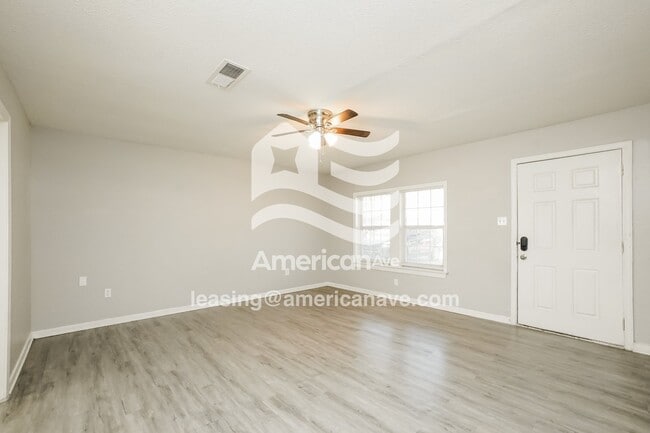 Building Photo - 2262 Forest Glen Dr