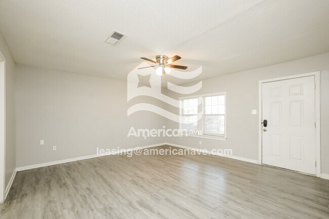 Foto del edificio - 2262 Forest Glen Dr
