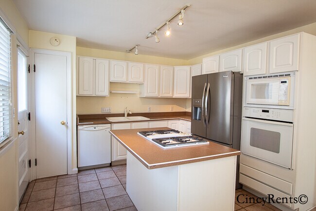 Building Photo - 3633 Tarpis Ave
