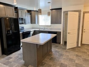 Building Photo - 830 Gibbon St