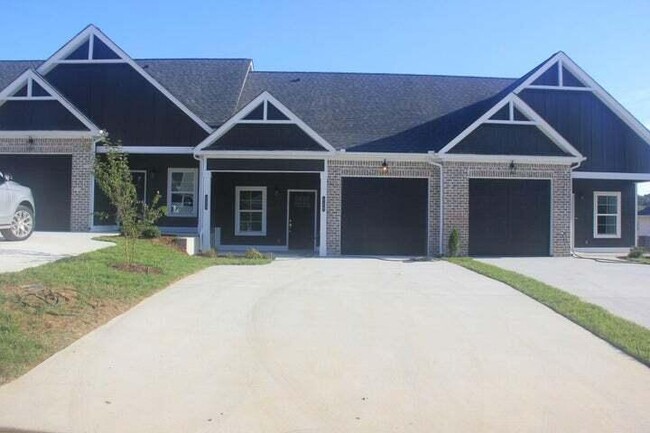 Building Photo - 539 NE Bellingham Dr