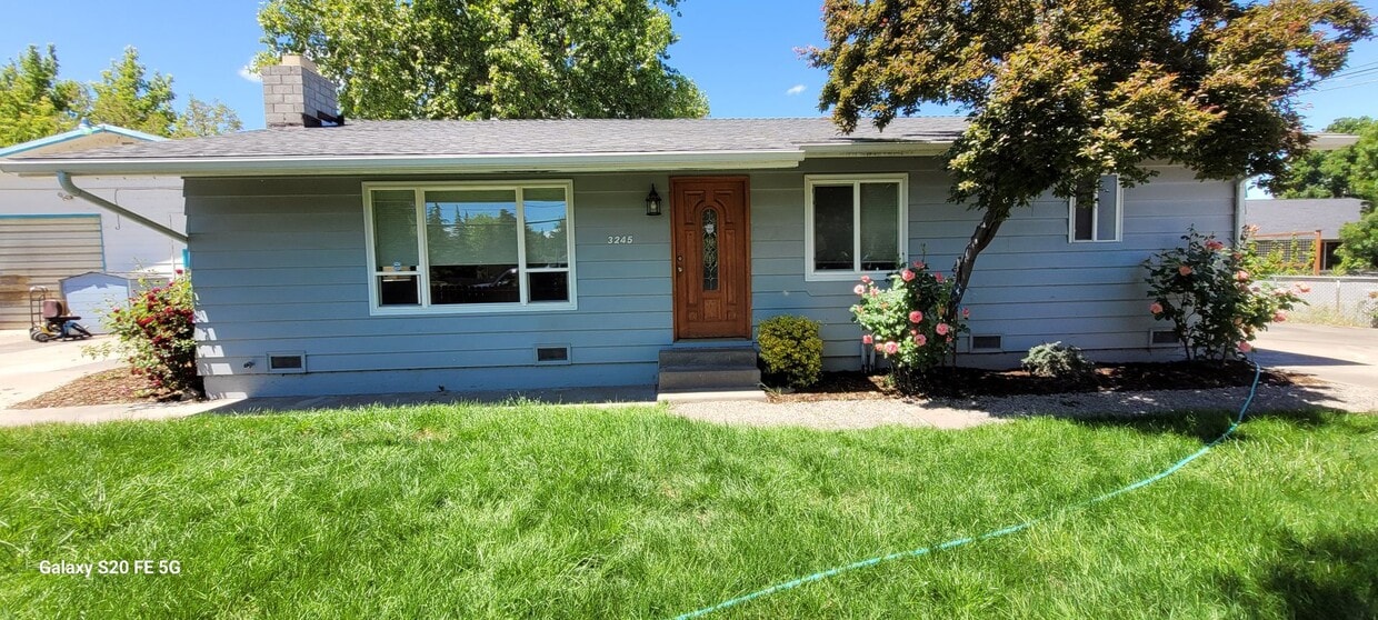 Primary Photo - Spacious Home for Rent