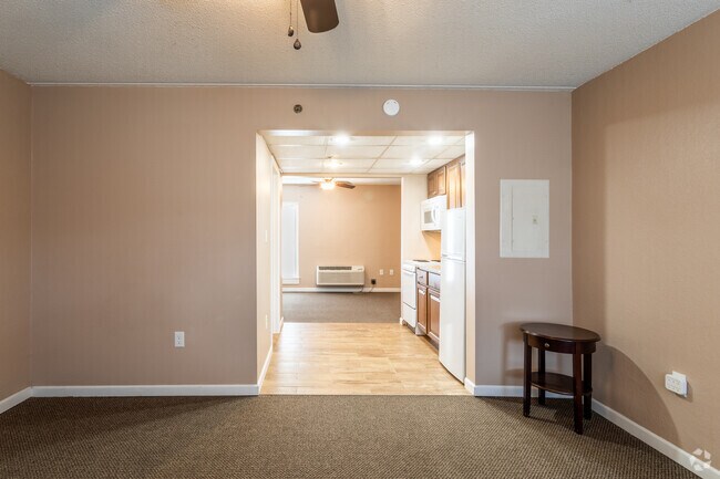 Sala de estar renovada - 222 Chatham St