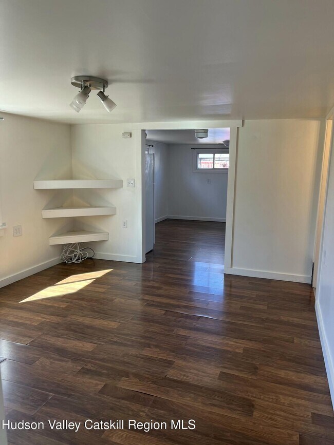 Foto del edificio - 48 Plattekill Dr