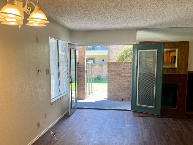 Building Photo - 2311 Balsam Dr