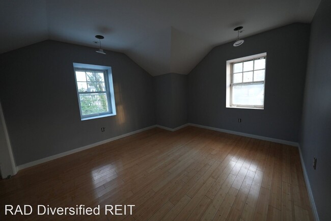 Building Photo - 7 br, 4.5 bath House - 124 Pelham Rd