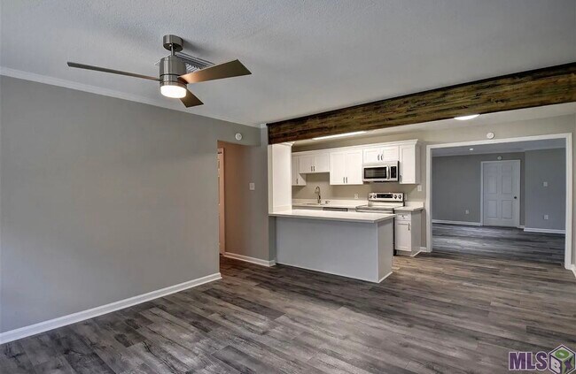 Foto del edificio - 1351 N Woodcrest Ave