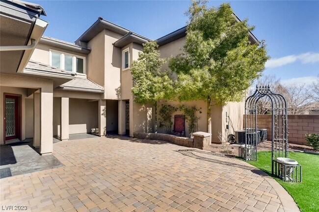 Building Photo - 8655 Killians Greens Dr